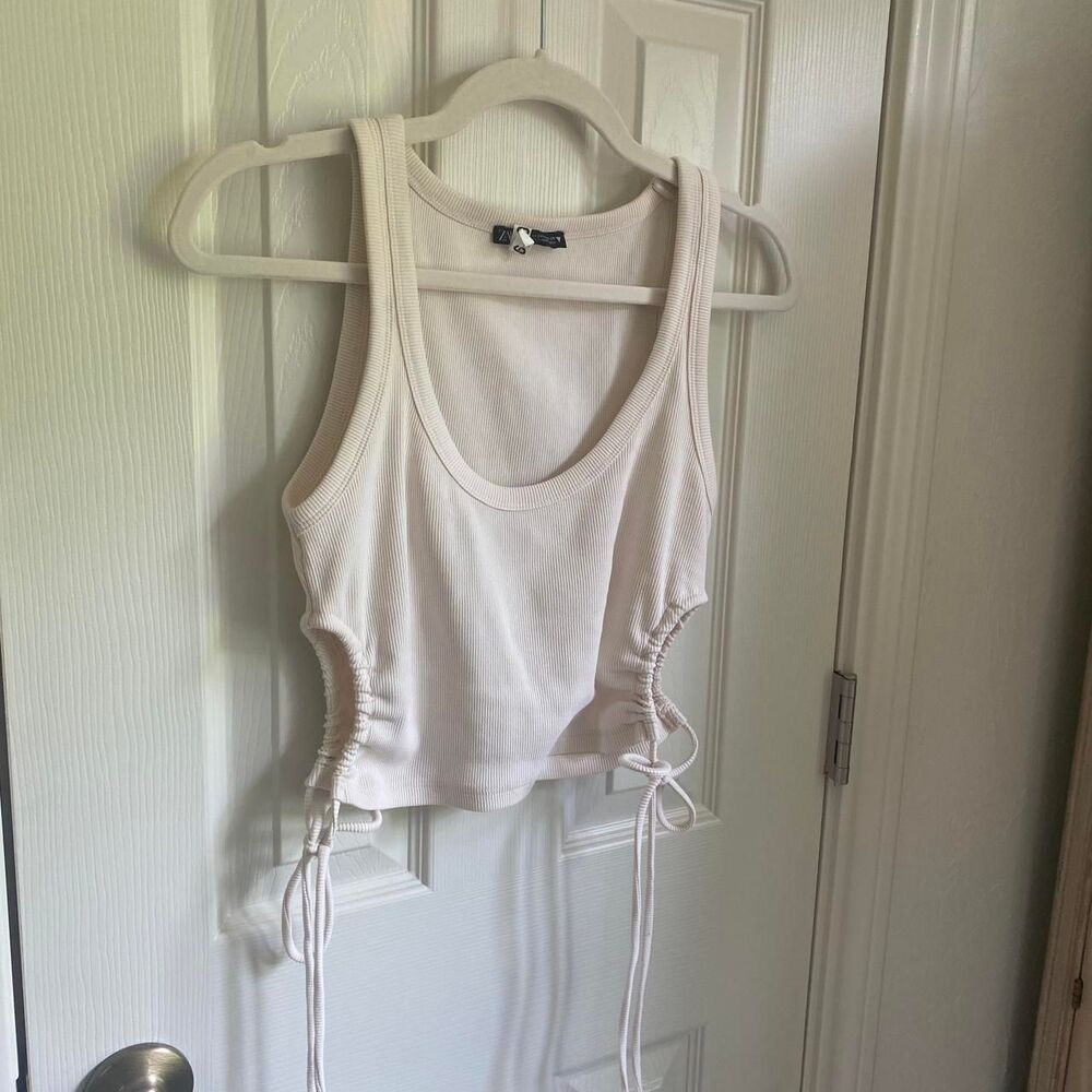Zara Women's White and Cream Crop-top